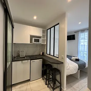 https://beatrice-et-emmanuel-meuble-eiffel-apart.fr-paris.fr